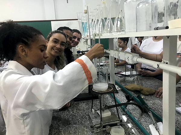 Como dar aulas práticas de Ciências sem laboratório?