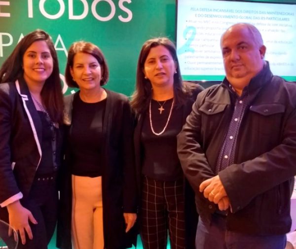 Representantes da FSJB e FAACZ em estande da ABMES no XII CBESP. Foto: Divulgação