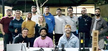 A criatividade e o conhecimento técnico dos estudantes resultaram em projetos práticos de automação, apresentados em uma mostra acadêmica. Fotos: Keren Hapuc.