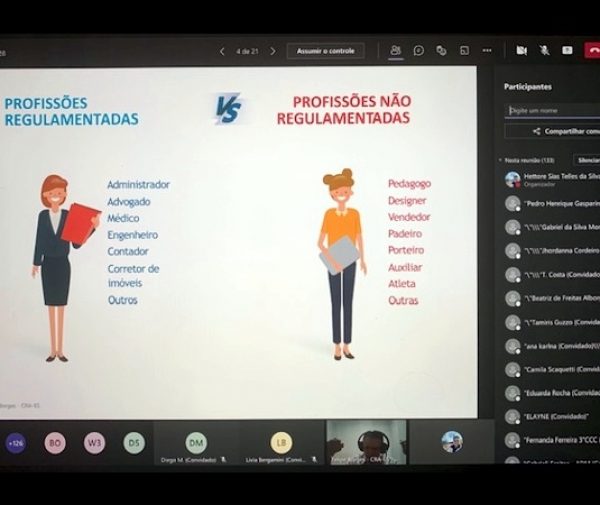 Fiscal do CRA/ES explicou para os universitários o que são profissões regulamentadas e não regulamentadas. Foto: Divulgação