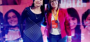 Fotolegenda: Diretora da FAACZ, prof.ª Adriana Recla e a estudante de Direito, Francieli Gonçalves no Prêmio Educação Transforma. Foto: Divulgação