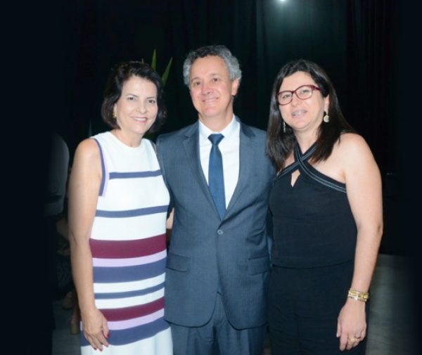 Fotolegenda: A presidente da FSJB, Celi Cabral, o desembargador federal Gebran Neto e a diretora acadêmica da FAACZ, prof. Adriana Recla Sarcinelli. (Divulgação)