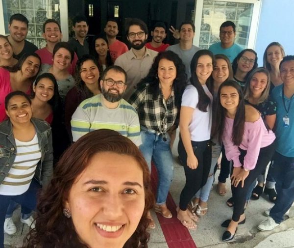 Alunos da turma de 2018 do MBA em Controladoria, Finanças e Planejamento Tributário com o prof. orientador, Edivan Guidote. Foto: Divulgação