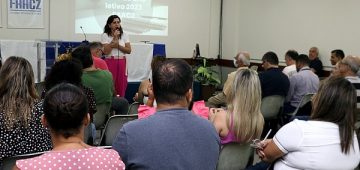 Diretora da FAACZ na abertura da Capacitação Docente 2023. Fotos: Divulgação.