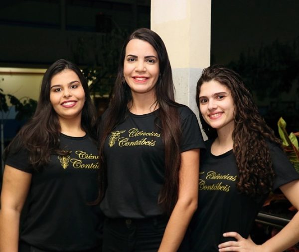 As estudantes Brenda Santana, Isabela Luiza e Kamila Locateli foram aprovadas no 1º Exame Nacional de Suficiência de 2019. Foto: Ariel Cerri