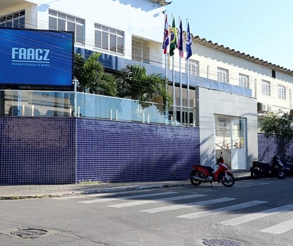 Entrada principal da FAACZ. Em 2025, a faculdade lança o curso de Sistemas de Informação. Foto: Divulgação