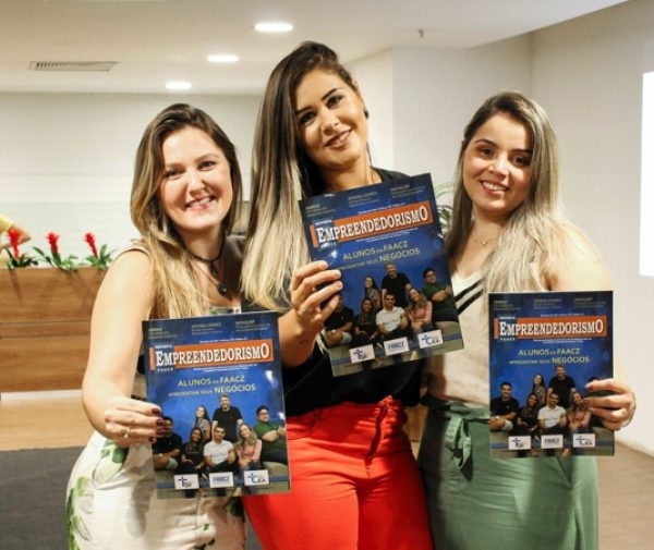 Fotolegenda: Giovana Bosi, Ana Maria de Souza e Tamires Del Caro idealizadoras da Revista Empreendedorismo FAACZ. Foto: João Alberto Miranda