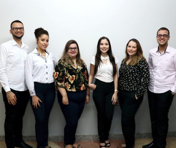Fotolegenda: Marcus Vinícius Pereira Paixão, Jamilli Alves Barbosa, Naiane de Assis Quintão Miranda, Alexandra Catherine Pianca Tartaglia, Andréa Cristina Cazarim e Alexandre Pereira Alvarenga são os estudantes do curso de Direito aprovados na segunda e última etapa do XXV Exame da Ordem dos Advogados do Brasil (OAB). Foto: Ariel Cerri