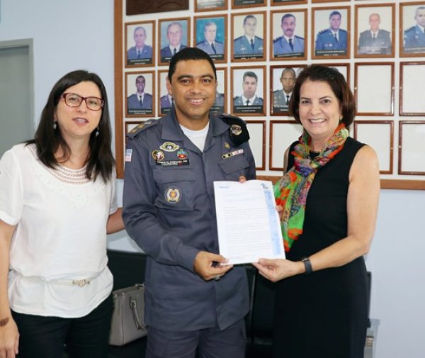 Fotolegenda: Diretora da FAACZ, Adriana Recla; comandante do 5º BPM de Aracruz, Anderson Loureiro e a presidente da FSJB, Celi Cabral (Da esquerda para direita).