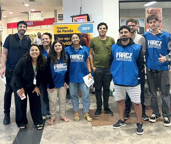 Evento promovido por estudantes e professores de Ciências Contábeis auxiliou a comunidade na declaração do Imposto de Renda. Fotos: Divulgação.