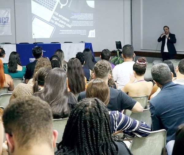 "Visual Law" é tema de palestra para alunos de Direito. Fotos: Ariel Cerri.