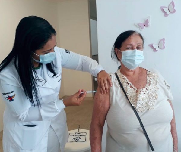 Campanha de vacinação conta com ajuda de estudantes de Enfermagem da FAACZ. Foto: Divulgação