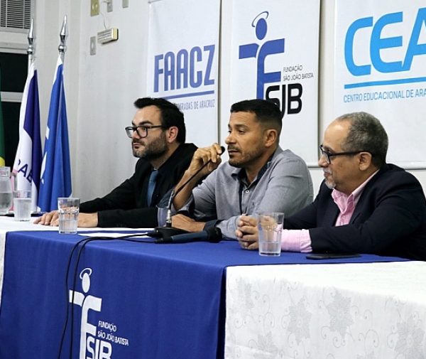 Os palestrantes convidados, prof. Alexsandro Broetto, o prof. Jussélio Ribeiro (mediador) e o presidente do CRQ/ES, Alexandre Vaz. Fotos: Alessandro Bitti