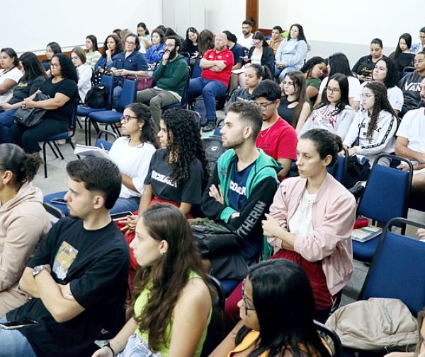 Cinema, debate e interdisciplinaridade marcam roda de conversa entre os cursos de Psicologia e Direito da FAACZ. Fotos: Alessandro Bitti.