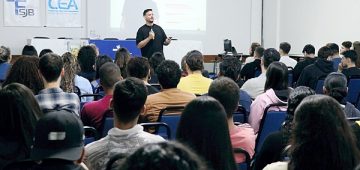 Empreendedorismo em foco: FAACZ recebe egresso e fundador da VIBES para bate-papo inspirador com estudantes. Fotos: Keren Hapuc.