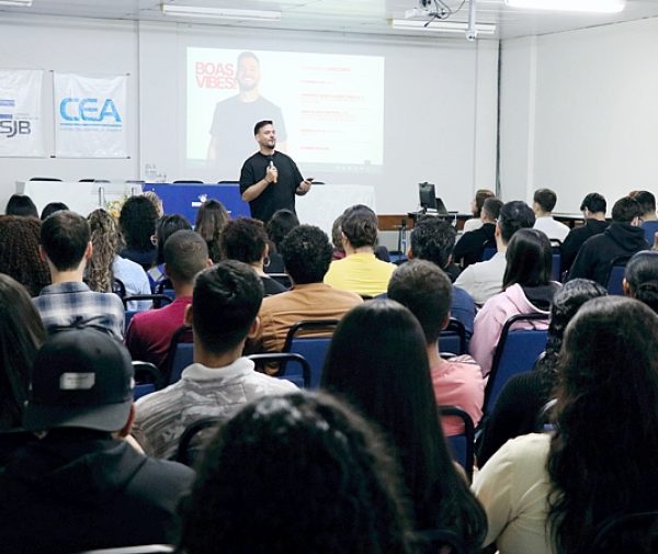 Empreendedorismo em foco: FAACZ recebe egresso e fundador da VIBES para bate-papo inspirador com estudantes. Fotos: Keren Hapuc.