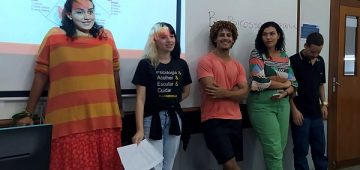 Universitários de Psicologia da FAACZ envolvidos na Campanha Abril Azul. Foto: Divulgação