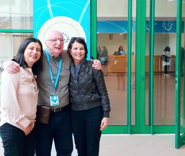 Fotolegenda: A diretora acadêmica da FAACZ, prof. Adriana Recla; o autor de diversas obras na área da Literatura, Produção de Texto e Língua Portuguesa, Ernani Terra e a presidente da FSJB, Celi Cabral. (Divulgação)