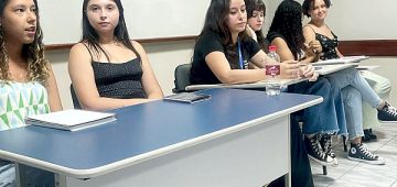 Como parte da formação em Psicanálise, estudantes de Psicologia analisam casos clássicos do livro Estudos sobre a Histeria, discutindo impactos teóricos e desafios clínicos da abordagem freudiana.