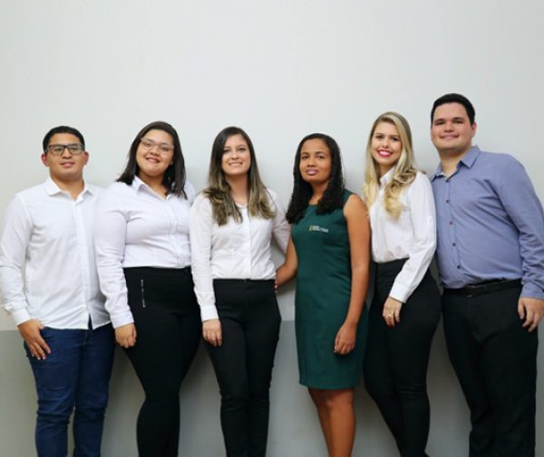 Os estudantes aprovados na OAB são: Rayeverton Rampineli Aprigio, Júlia Vicente dos Santos, Nathane Amorim Rocha de Oliveira, Janiny Mathias Souza, Lívia Torezani Campos e Arthur Cavalheri Nunes Zamperlini. Foto: Ariel Cerri