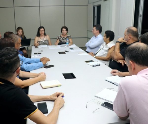 Gestores em reunião com funcionários no mês de março, antes da quarentena, para criação do Comitê Multidisciplinar de Combate ao Coronavírus. Foto: Arquivo FSJB